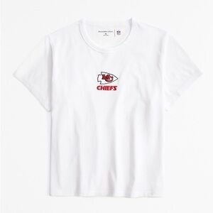 Abercrombie & Fitch Short-Sleeve Kansas City Chiefs Graphic Skimming Tee